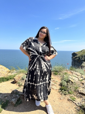 Макси рокля Индия - черно и бяло с връзки 